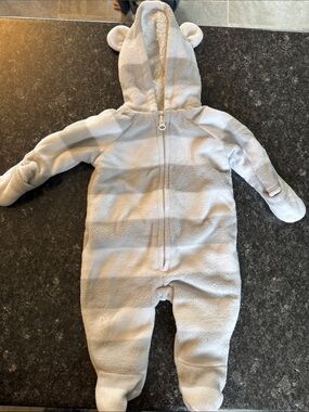 Old Navy Light Gray Hooded Fleece Thick Bunting Suit